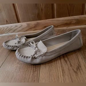 Y-Not Beige Loafers Megan Slip Ons Comfortable Soft Casual Flats Womens Size 10